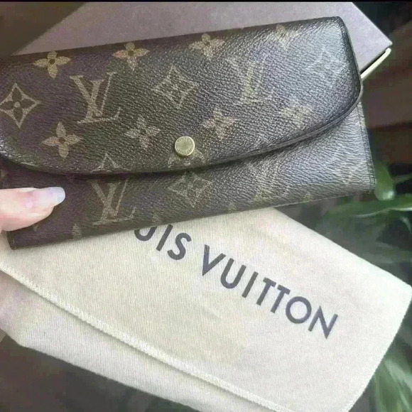 FREE Follow me on IG @myexlux free giveaways often - Picture 5 of 5